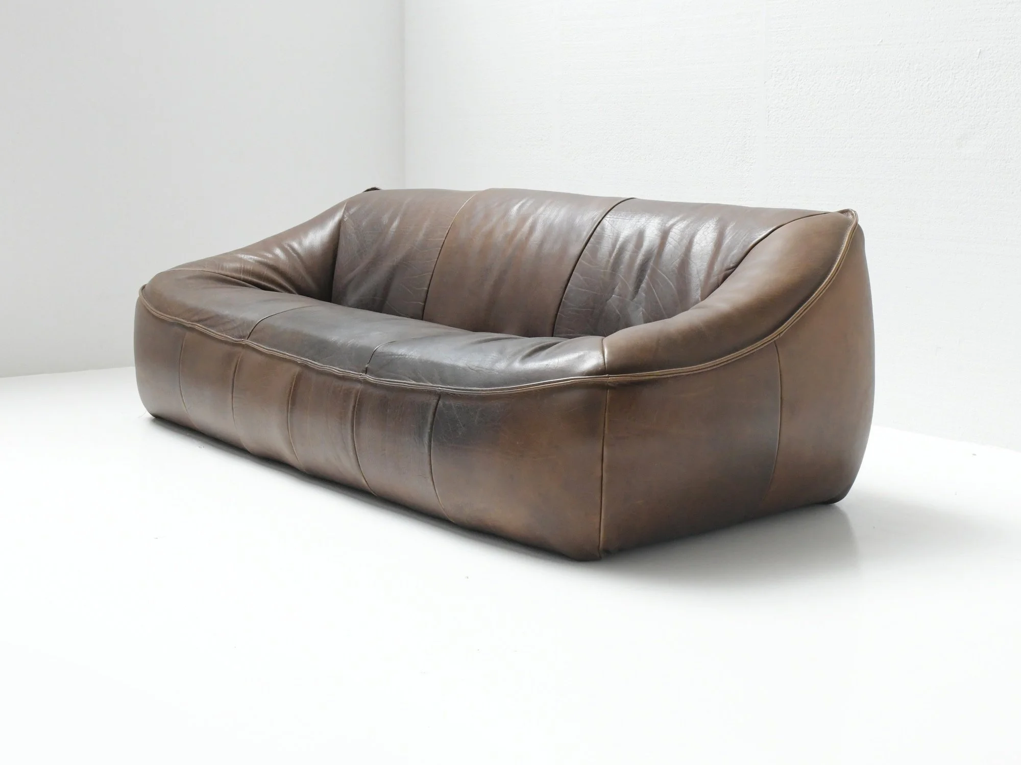 Ringo leather sofa by Gerard Van Den Berg for Montis by AERA-LAB